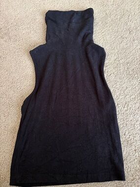 Gianni Bini Black Sleeveless Knit Top